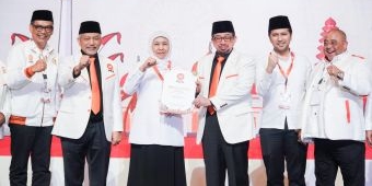 ​Hadiri Konsolidasi Nasional PKS, Khofifah-Emil Terima Formulir B1 KWK untuk Daftar ke KPU Jatim