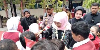 tinjau-mbg-di-sdn-modung-khofifah-berharap-mbg-tingkatkan-iq-dan-kualitas-generasi-bangsa