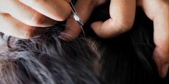 Benarkah Uban Jika Dicabut akan Bertambah Banyak? Ini Faktanya