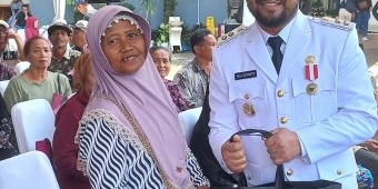 Pemkot Batu Serahkan Bantuan Gubernur Jatim Berupa 500 Paket Sembako ke Warga