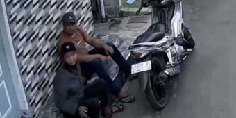 Dua Maling Motor Terekam CCTV saat Beraksi di Ngaglik DKA Surabaya