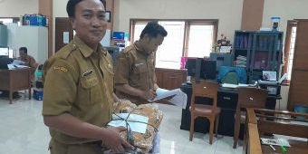 Seragam Gratis untuk Siswa Prasejahtera di Kota Malang Mulai Dibagikan