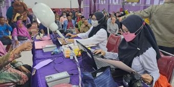 Jemput Bola Calon Jamaah Umrah, Imigrasi Malang Gelar Eazy Passport di Wardah Tour & Travel Lumajang