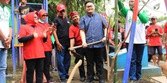 Gelar Aksi Penghijauan, PDIP Kota Kediri Kenalkan Putra Seskab RI Sebagai Bacabup Kediri