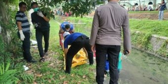 Sosok Mayat Pria Ditemukan Terapung di Sungai Sebelah PG Candi Sidoarjo