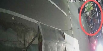 Perusakan Baliho Caleg DPRD Kota Blitar Terekam CCTV