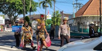 Satlantas Polres Blitar Kota Hadirkan Gatot Kaca dan Werkudoro di Operasi Keselamatan Semeru 2026