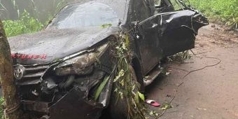 Diduga Alami Rem Blong, Mobil Toyota Fortuner Terjun ke Jurang Bromo