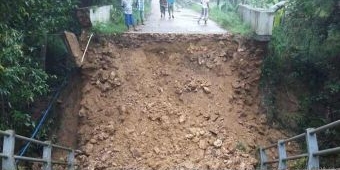 Jembatan Dusun Panggung Ambruk, Warga Harus Tempuh 5 km Menuju Jalan Utama