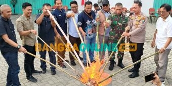 KPU Kabupaten Kediri Musnahkan Sisa Surat Suara dan Surat Suara Rusak