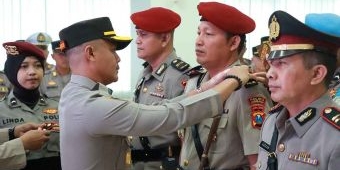 Kapolres Gresik Pimpin Sertijab Kasatresnarkoba dan Kasat Tahti