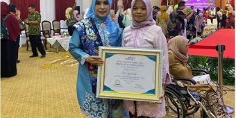 Anggota FKBS Raih Penghargaan Perempuan Berjasa dan Berprestasi Tingkat Jatim