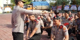 58 Personel Naik Pangkat, Kapolres Gresik: Semoga Jadi Motivasi Meningkatkan Pengabdian