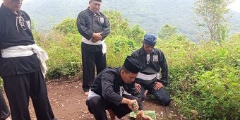 Songsong Satu Abad, PSHT Kota Kediri Ambil Tanah di Puncak Gunung Maskumambang