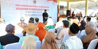 Serahkan Sertifikat Hasil Konsolidasi Tanah Tutupan Jepang, Menteri ATR/BPN Bilang Begini