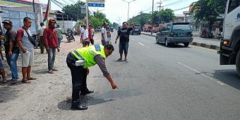 Pemotor Terlibat Laka dengan Pesepeda di Jalan Raya Gilang Sidoarjo