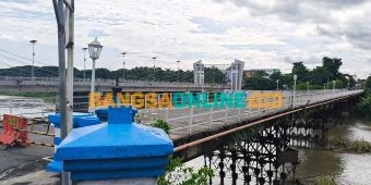 HUT ke-156 Jembatan Brantas Lama, Pegiat Budaya Di Kediri Gelar Pameran Foto Jadul dan Syukuran