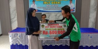 Bantu Ekonomi Warga, Pemdes Geger Madiun Salurkan BLT Dana Desa