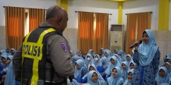 Siswa Baru SMP Muhammadiyah 2 Dapat Edukasi dari Kanit Lantas Polsek Taman