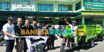 Dukung Atasi Masalah Sampah, Fraksi PKB DPRD Sidoarjo Bantu 30 Motor Sampah ke Desa