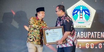 Pemkab Gresik Raih KI Award 2025 Kategori Menuju Informatif