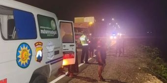Sopir Tewas Ditabrak saat Perbaiki Truknya yang Mogok di Bahu JLU Lamongan