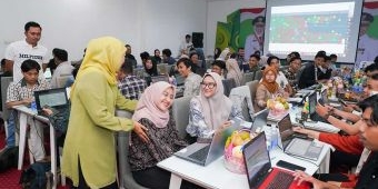 Khofifah Siapkan Tim Data Center untuk Kawal Perolehan Suara di Seluruh TPS Jatim