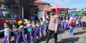 Polresta Sidoarjo Edukasi Siswa TK  TK Dharma Wanita Persatuan Jabaran