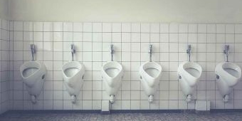 Tips Agar Tidak Sering Buang Air Kecil saat Perjalanan Jauh