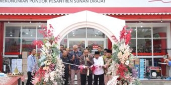 Sekda Gresik Resmikan Gerai Sembako Kopdes Merah Putih di Desa Dapet