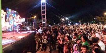 Meriah, Konser Wali Band di Alun-alun Tuban Dipadati Ribuan Warga