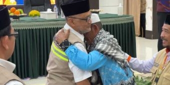 Momen Haru Imam Tunanetra dari Sinjai Disambut Menhaj Gus Irfan dan Dapat Penghargaan di Makkah