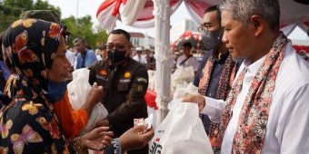 Gelar Pasar Murah, 5.000 Paket Sembako yang Disiapkan SIG Habis Terjual