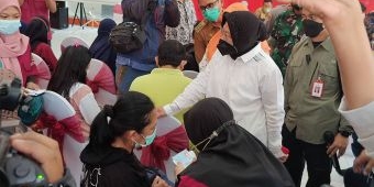 Pantau Penyaluran Bansos di Tambaksari, Mensos Risma Temukan KPM PKH dan BPNT Masih Muda-Muda