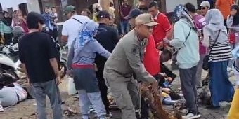 Siswa dan Guru SDN Demangan Tetimpa Dahan Pohon di Pendapa Bangkalan, 1 Korban Dilaporkan Tewas