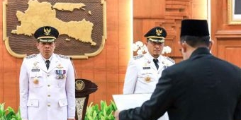 Pj Gubernur Jatim Lantik Pj Bupati Bondowoso dan Jombang