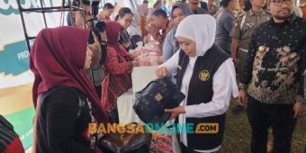 Gubernur Khofifah Tinjau Pasar Murah di Nganjuk, Sembako Dijual di Bawah Harga Pasar