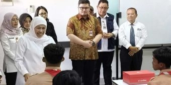 Didampingi Bupati Kediri, Gubernur Jatim Kagum dengan Sarana dan Prasarana di SRMA 24 Kediri