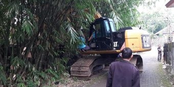 Dinas SDACKTR Kabupaten Pasuruan Mulai Keruk Sungai Besuki