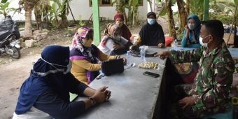 Ajak Warga Ikuti Vaksinasi, Satgas Covid-19 di Tuban Blusukan ke Warung Kopi