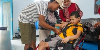 ​Tindak Lanjuti Instruksi Bupati Kediri, Dinsos Salurkan Bantuan Bagi Penyandang Disabilitas