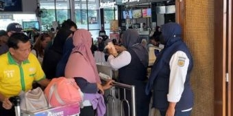 KAI Daop 8 Sampaikan Permohonan Maaf Atas Terhambatnya Perjalanan KA Akibat Luapan Sungai Tuntang