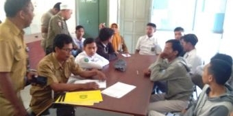 Bolos Sekolah, Belasan Pelajar SMA di Sampang Diciduk Satpol PP