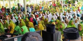 ​Kiai Asep Hadirkan Ustadz Yusuf Mansur, Ribuan Muslimat NU Hijaukan Kampus IKHAC Mojokerto