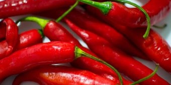 Update Harga Sembako Surabaya 13 Mei 2025: Cabai Merah Besar Rp28.666/kg, Beras Premium Rp15.400/kg