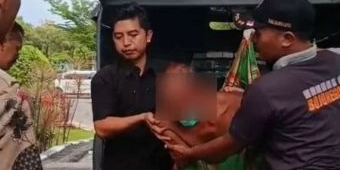 ODGJ di Jalan Trunojoyo Mengamuk saat Dievakuasi Satpol PP dan Dinsos Bojonegoro