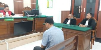 PN Surabaya Vonis 2 Tahun Penjara Pria asal Bandung yang Edarkan Rokok Tanpa Cukai