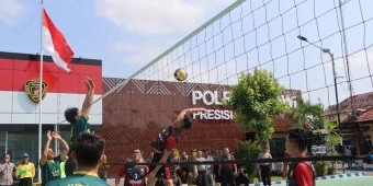 Peringati HUT ke-77 Bhayangkara, Polres Ngawi Gelar Pertandingan Bola Voli