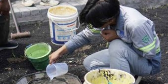 Mitigasi Banjir, Tim DTIS ITS Kembangkan Paving Antibanjir Berbasis Fly Ash