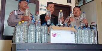 Operasi Pekat, Polsek Ngancar Amankan 35 Botol Arak Jowo